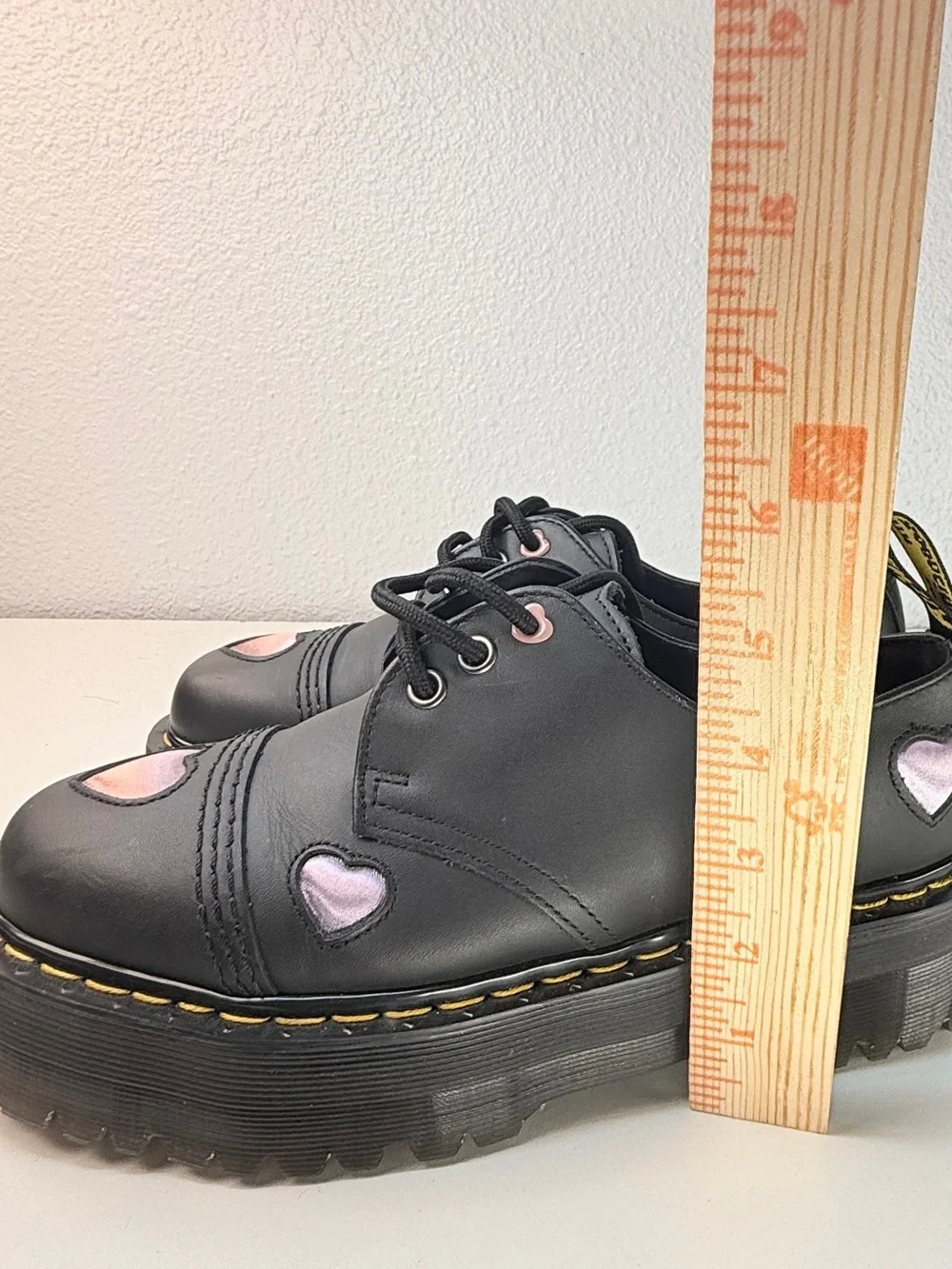 Dr Martens Heart Cutout Platform Oxford Shoes Black Pink womens Size 7 goth